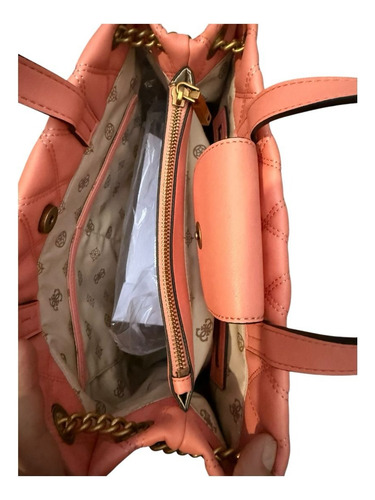 Tote De Cuero Coral Guess - Modelo Coral Tote Coral Claro Lisa Con Logo De La Marca Níquel Coral Claro