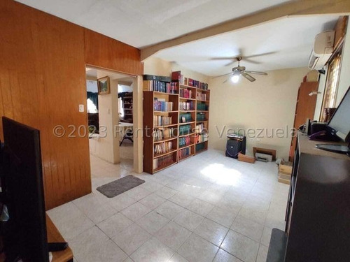 Imagen 13 de 27 de Amplia Casa En Venta Urb. Piedra Pintada La Victoria 23-18371 Ejc 04243439046