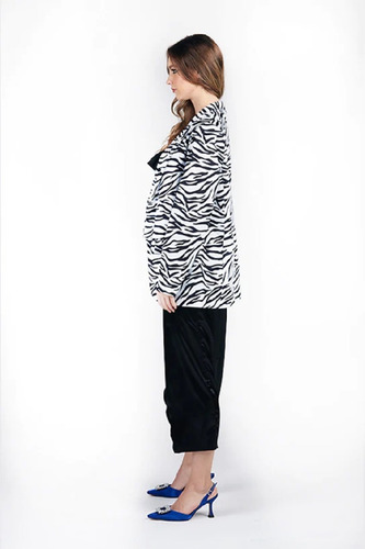 599-25 Blazer Estampado Animal Print Blanco Con Negro