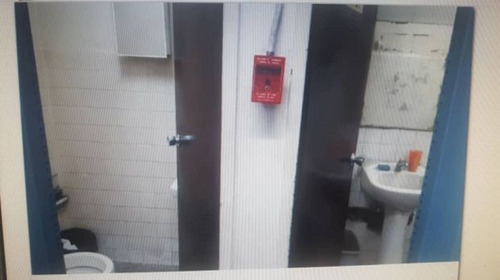 Venta Amplio Local + Fondo De Comercio (articulos De Goma,sellos Hidraulicos Y Neumaticos) En Los Dos Caminos Bv