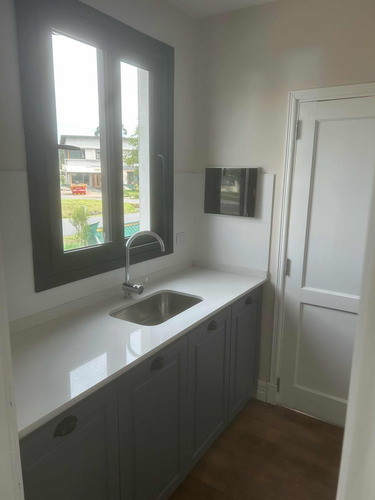 Casa En Venta - 5 Dormitorios 4 Baños - Cochera - 630mts2 - Mar Del Plata