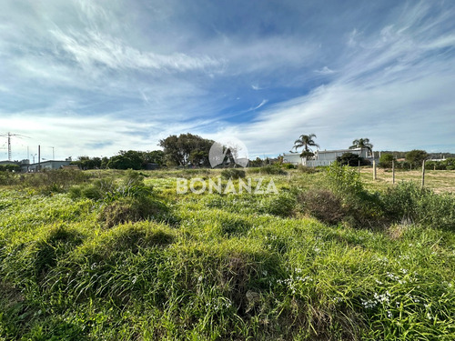 Terreno En Venta En Punta Colorada A 500 Metros De La Playa. Piriápolis. 600 Metros² De Superficie.