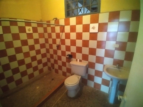 Francisco Rojas Norscia Rentahouse Te Alquila Magnifico Local A Pie De Calle En Agua Viva Cabudare, En Zona Comercial Fluida, 2 5 - 5 2 6 4, Con Potencial Comercial Para Cualquier Ramo, Llama Ya!!!