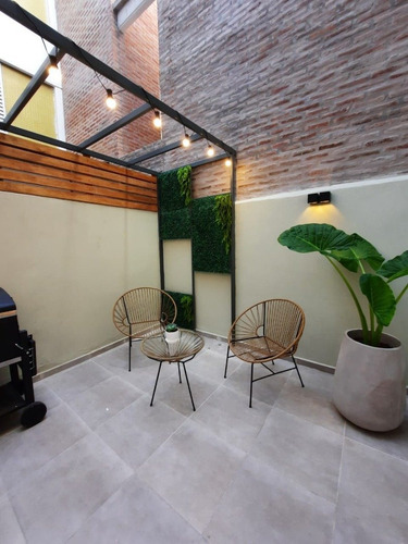 Departamento Con Patio Exclusivo Y Balcon Al Frente. De 2 Dormitorios