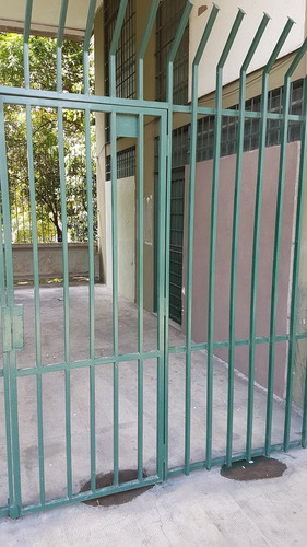 Imagen 12 de 14 de Venta. Local Con Vivienda. Excelente Estado. Lugano 1 Y 2.