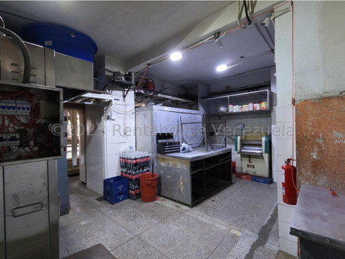 Raiza Suárez Vende Excelente Local Comercial Ubicado Parroquia Concepción 2 4 1 1 5 9 4 Posee 82mts, 1 Baño Luz Vitrifica, 2 Puestos De Estacionamiento.