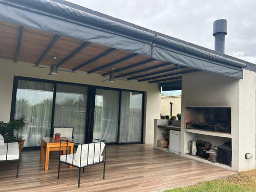 Casa En Venta - 3 Dormitorios 3 Baños - 715mts2 - Pilar