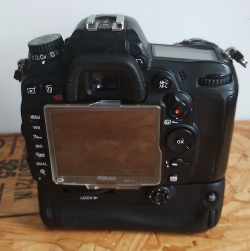 Body Nikon D7000 + Grip Impecable 31451 Disparos En Uso Negro (Usado)
