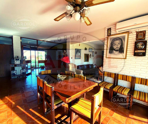 Venta De Casa En Colonia Del Sacramento. Rambla Costanera