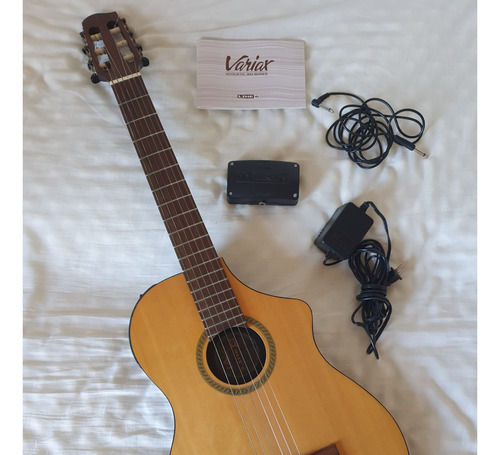 Guitarra Electroacústica Line 6 Variax 300 Nylon