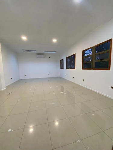 Centro Médico En Arriendo Sector Sur, Próximo A Colegios.