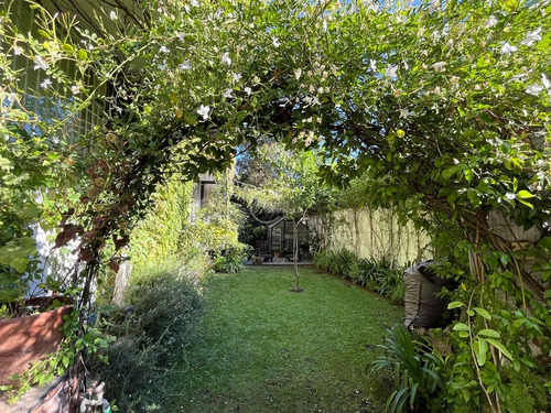 Departamento En Venta De 2 Dorm. Con Jardin A Pasos Del Vma