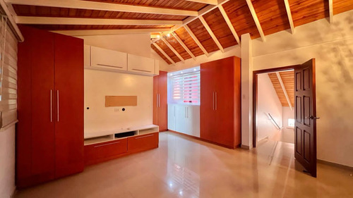 Casa En Venta En Conjunto Residencial Privado.