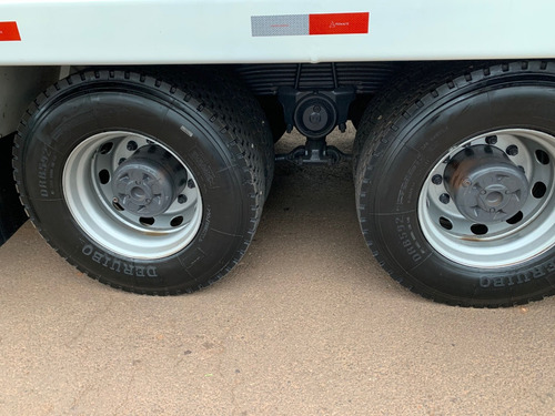 Imagem 6 de 6 de Caminhão Iveco