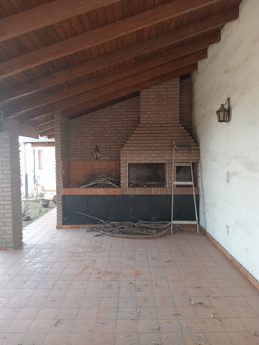 Casa De 4 Dormitorios Patio Y Cochera. Apta Crédito