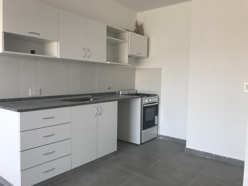 Imagen 12 de 21 de Lencke Vende - Excelente Local A Estrenar Sobre El Boulevard Saenz Peña