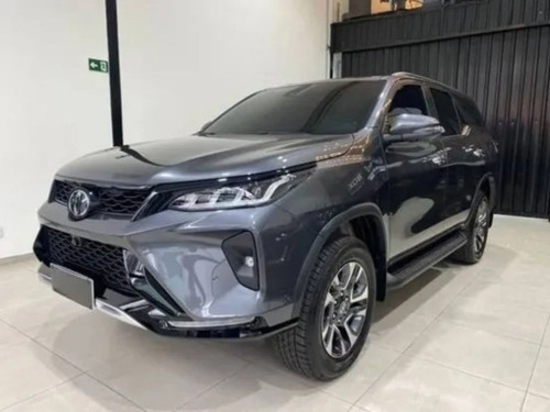 Toyota Hilux SW4 2.8 D-4D TURBO DIESEL DIAMOND 7L 4X4 AUTOMÁTICO