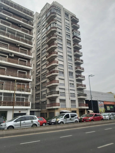 ! Vendo Depto. Amplio Con Dependencia Y Cochera Excelente Oportunidad ¡