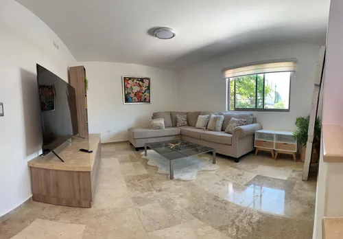 Casa Con Alberca Y Jardín En Fraccionamiento Con Seguridad