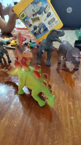 Dinosaurios De Plástico 