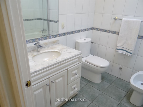 Casa En Venta De 4 Dorm. En Las Condes