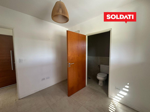 Venta 3 Cuartos Y Escritorio. Pileta, Parrilla, Piscina.