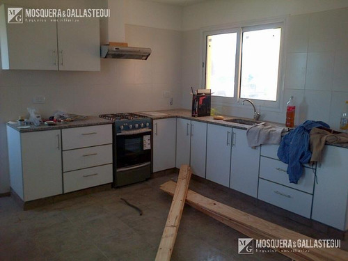Imagen 2 de 14 de Mosquera Y Gallastegui - Casa A Estrenar En Barrio San Alfonso