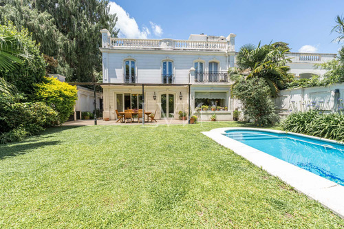 Venta Casa De 8 Ambientes Con Pileta , Jardín Y Parrilla - San Isidro