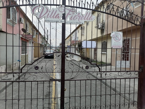 En Venta Bonita Casa-2 Pisos! Mucho Lote1, Cerca Al Mall Del Norte!!