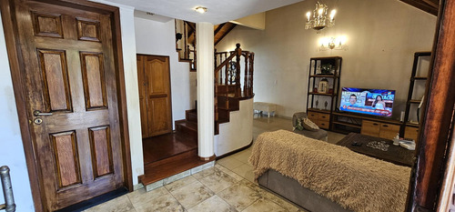 Casa Estilo Chalet 5 Ambientes Con Quincho, Pileta Y Cochera En Palomar