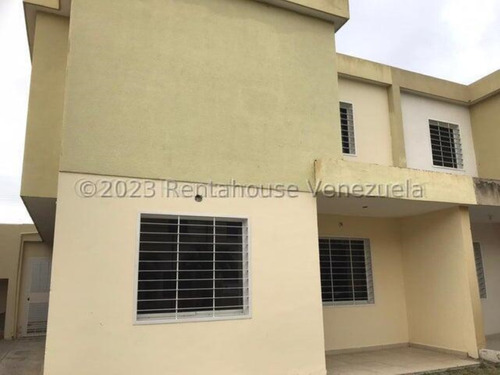 Milagros Inmuebles Casa Venta Cabudare Lara Trapiche Villas Economica Residencial Economico Oportunidad Pecio Inmobiliaria Rentahouse N° 23-21094