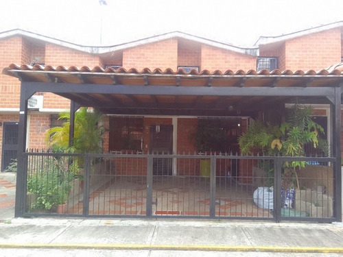 Imagen 2 de 18 de Acogedor Chalet En Los Portales Ii, Nueva Casarapa, Guarenas, Estado Miranda. Yh