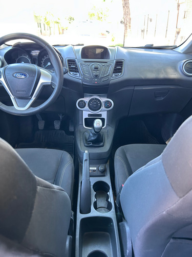 Ford Fiesta. Excelente Estado! Batería Y 2 Ruedas Nuevas.