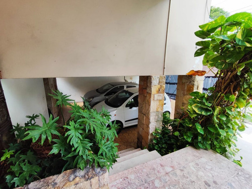Casa En Amplia En Venta Merida, Sobre Avenida Miguel Aleman (fvc-2223)