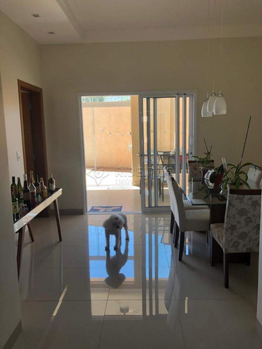 Imagem 2 de 10 de Casas - Ref: V902