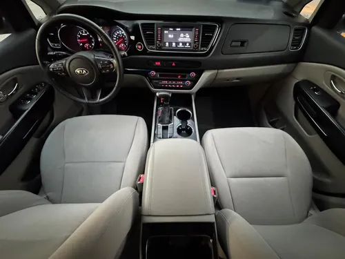 Kia Sedona 3.3 V6 EX Pack Piel 7 Pasajeros At