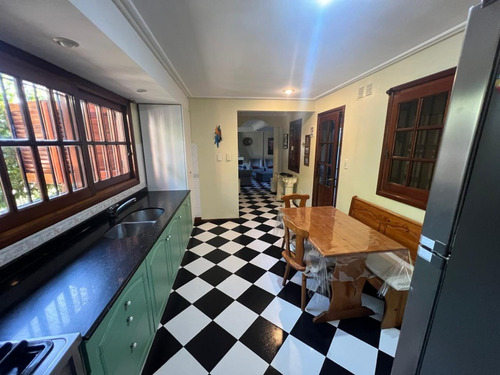 Hermosa Casa En Venta En Lomas De Zamora