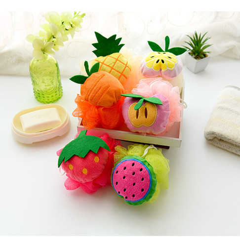 Las Loofahs De Malla Con Forma De Fruta Cepillan, Exfolian Y