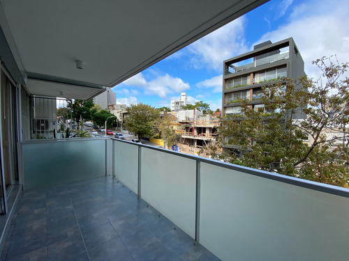 Apartamento Con Terraza Al Frente, 1 Dormitorio Y Garage.