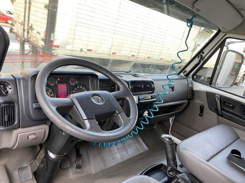 Imagem 10 de 15 de Vw 13-160 Ano 2018 6x2 Bau 7,50 Mts Frigorifico -10 Graus