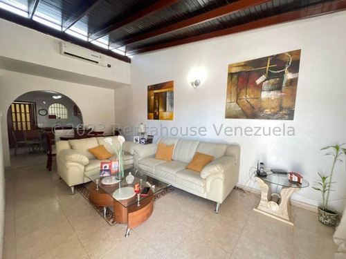 Casa En Venta Economica Urb La Blanquera Palo Negro Con Vigilancia Y Pozo De Agua En Excelente Estado De Conservacion Kg:24-10334