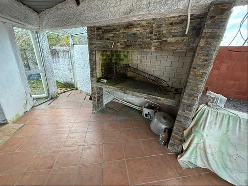 Casa Melo Cuatro Dormitorios Patio Y Parrillero