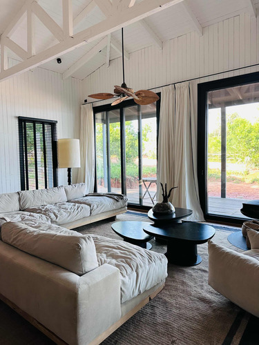Casa De 180 Mt ,con Playa Sobre Río Paraná. Ituzaingo, Provincia De Corrientes, Seguridad 24 Hs, Capacidad 8 Personas, De Lujo, Totalmente Equipada, Casa De Casero Equipada Independiente, Alq Tempor