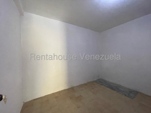 Casa En Alquiler En El Limón Maracay 25-24193 Irrr