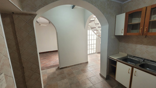 Casa 3 Ambientes Sobre Lote De 8 X 11 Con Garaje, Patio Y Balcon Terraza