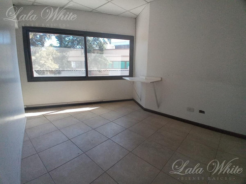 Imagen 4 de 5 de Venta - Oficina En Plaza Canning