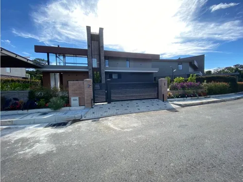 Hermosa Casa Para La Venta En Llanogrande