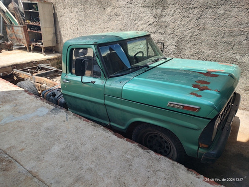 Ford F-100 3.9 Diesel Cummins M