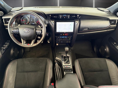 Toyota Hilux SW4 2.8 D-4D TURBO DIESEL GR-S 7L 4X4 AUTOMÁTICO