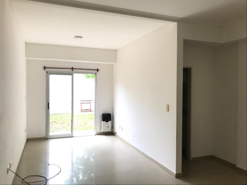Monoambiente En Alquiler, Amplio